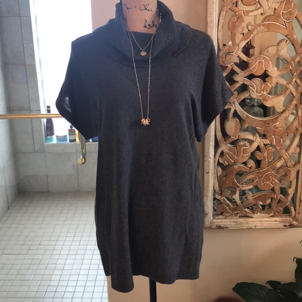 Vince Camuto short sleeve gray long sweater